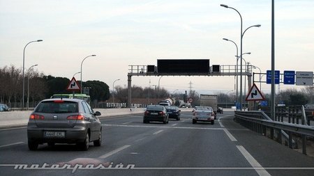 Madrid se plantea cobrar por usar sus carreteras