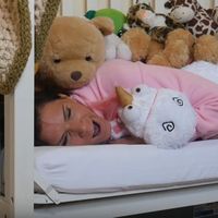 "Si los adultos actuaran como niños", la graciosa imitación de niños pequeños por una madre cansada 