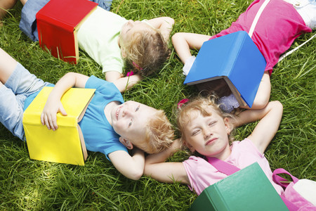 ¿Ya tenéis lecturas para las vacaciones? Los niños que dejan de leer en verano sufren un retraso en sus destrezas