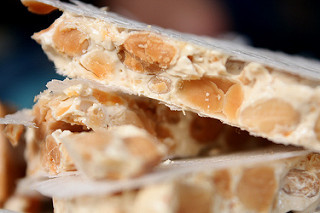Receta de turrón saludable de almendras para disfrutar de las fiestas