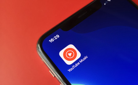 YouTube Music ya permite ver las letras de las canciones en iOS y Android: cómo activarlas
