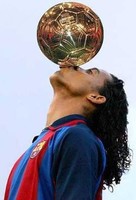A Ronaldinho le sobra el dinero
