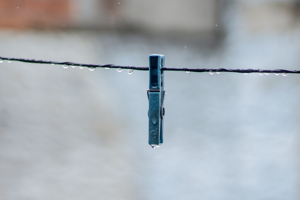Estos son los cuatro mejores tendederos eléctricos para secar la ropa dentro de casa en los días de lluvia (y lo mejor, ocupan poco espacio)
