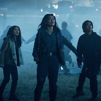 La temporada 2 de 'Monarch' es generosa en monstruos y acción, pero la serie de ciencia ficción no sabe qué hacer con sus personajes