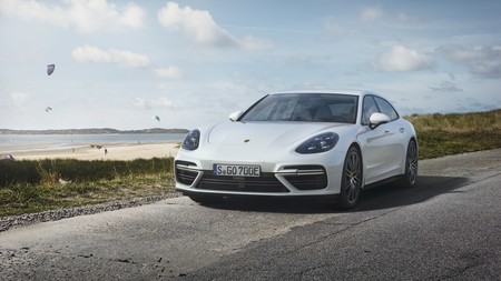 El Porsche Panamera Turbo S E-Hybrid Sport Turismo es tan rápido como un 911 GT3, pero más versátil