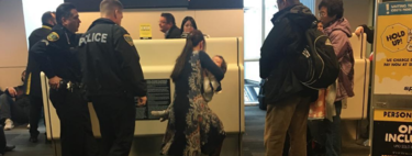 Una madre asegura que fue expulsada de un avión sin recibir explicaciones por querer amamantar a su hijo