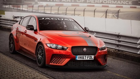 El Jaguar XE Project 8 de 600 CV se convierte en el nuevo Ring Taxi de Jaguar en Nürburgring