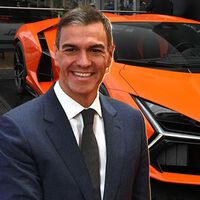 El gran problema de Pedro Sánchez al malentender la economía. Se puede tener más transporte público y más Lamborghinis 
