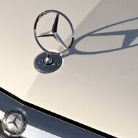 El logo de Mercedes esconde una historia que no todo el mundo conoce: una postal, el nombre de una niña y el sueño de dominar tierra, mar y aire