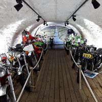 En la Isla de Man no solo hay carreras. Hay museos de motos hasta en un túnel, y este es el más loco que vas a ver