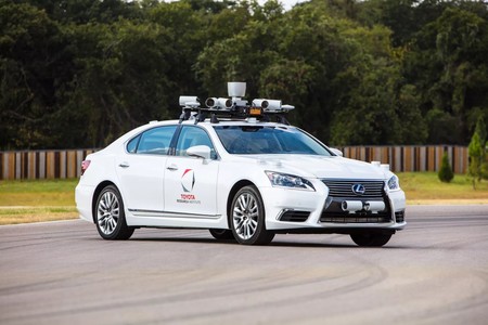 ¿Un coche con dos volantes? Este es el último invento del coche autónomo