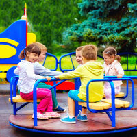 El juego cooperativo en la infancia: cuándo comienzan los niños a jugar con otros y qué beneficios aporta al desarrollo 