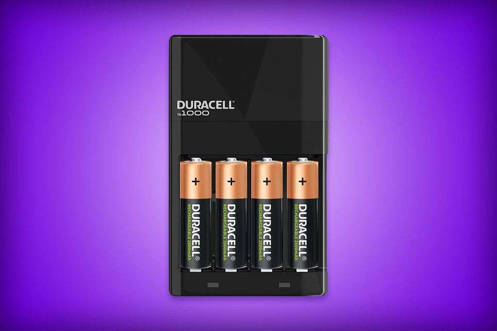Cargador de baterías Duracell con descuento en Amazon México: 311 pesos, incluye cuatro AA y también es compatible con AAA