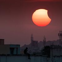 La astroaficionada española que ha organizado sus vacaciones en torno al eclipse: "Cuando alguien de 91 años sigue acordándose, sabes que es algo especial"