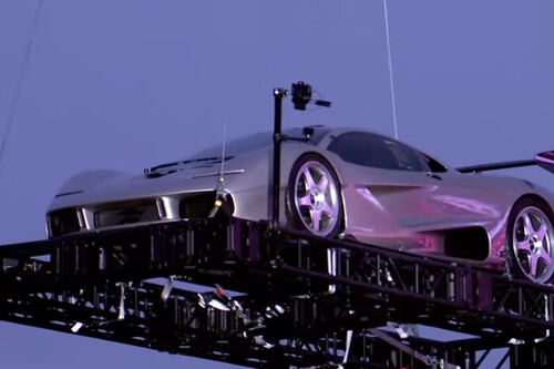 Voando pelos ares enquanto pessoas ofereciam somas obscenas de dinheiro por ele: assim transcorreu o leilão deste carro exclusivo. Um dos apenas cinco existentes no mundo.