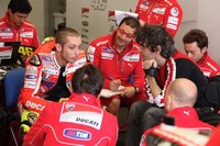 Valentino Rossi, Ducati y algunos ingenieros de salón