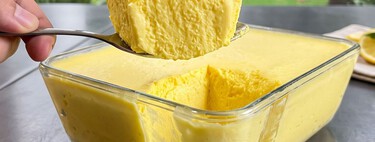 Cómo hacer una gelatina espumosa de mango con solo 3 ingredientes: queda deliciosa y en menos de 15 minutos 