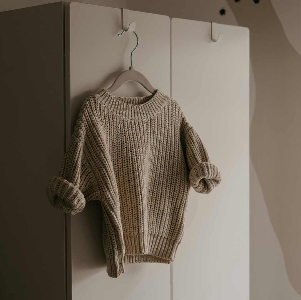 Adiós bolas en los jerseys: el truco del estropajo de Mercadona que los deja como nuevos por poco más de un euro 