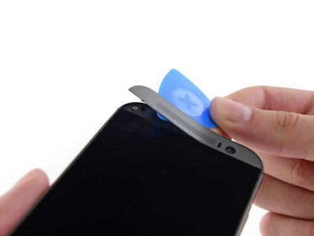 HTC One (M8) pasa bajo el destornillador de iFixit: déjaselo a quien sepa