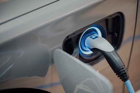 Tesla, Uber, Lucid Motors, y otras 25 empresas crean ZETA, un lobby que pretende que solo se vendan coches eléctricos desde 2030