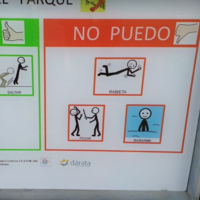 Los niños no pueden tener rabietas en el parque: el cartel de un recinto infantil de Almería que ha causado polémica en redes
