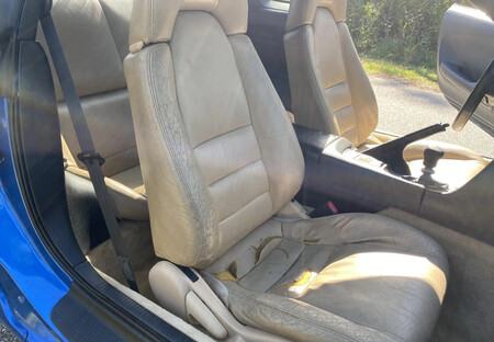 Un Toyota Supra Turbo de 1993 viejo y oxidado, a subasta