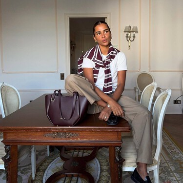 No solo negro: cinco pantalones de vestir, del rojo al marrón chocolate, perfectos para un otoño elegante 