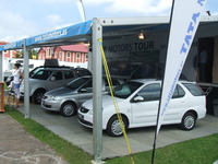 Tata se pasea por las ferias enseñando su gama