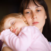 El trabajo invisible de las madres: el que nadie ve, pocos valoran y tanto nos agota