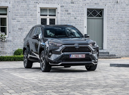 Toyota se mantiene como la marca más vendida en el mundo y RAV4 es ahora el modelo favorito, superando a Corolla
