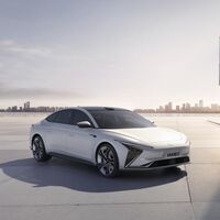 El Zhiji L7 es el coche eléctrico chino de SAIC y Alibaba que promete pelear con Tesla, Lucid o Mercedes en autonomía