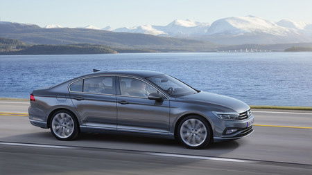 El Volkswagen Passat 2019 ya tiene precio para España: partirá en su variante más básica de los 33.520 euros