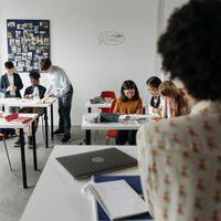 El ciberbullying ya no solo afecta a los alumnos en México: cada vez más maestros sufren amenazas y humillaciones en redes
