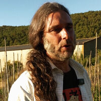 Christian González, agricultor de 46 años: "Me han ofrecido 700.000 euros por la finca y les he dicho que no. Quiero dejar un legado a mi familia y a la humanidad" 