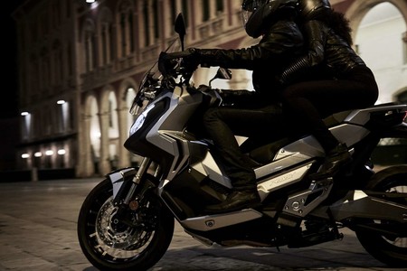 El precio del Honda X-ADV ya es oficial: costará 11.500 euros