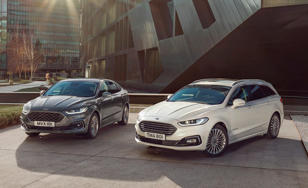 Ford llama a revisión a 322.000 coches en Europa, entre ellos el Mondeo: sus baterías pueden incendiarse