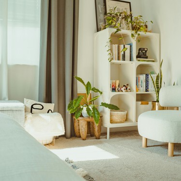 Adiós a las cortinas de tela de toda la vida: esta es la nueva tendencia que se impone en el dormitorio