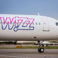 Mientras Ryanair recorta 1,2 millones de asientos en España, el hueco que está dejando tiene nombre: Wizz Air
