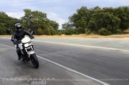 BMW_F_800_R_gcruzado