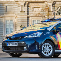La Policía Nacional estrena 70 Toyota Prius+: sus nuevos coches patrulla serán híbridos