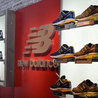 El outlet de New Balance liquida las zapatillas retro más Chunky que aman las influencers para llevar día y noche