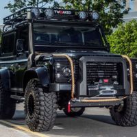 ¿Quieres el Land Rover Defender de los malos de 'Spectre'? Estos tipos te lo crean