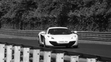 Un McLaren MP4-12C se estrella en Nürburgring