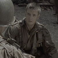 Quizás lo has olvidado, pero Nathan Fillion salió en Salvar al soldado Ryan y Spielberg tuvo que esforzarse para que llorara (bien)