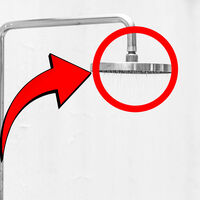 Un plomero me enseñó este truco sencillo para eliminar el sarro de mi regadera y con un ingrediente de cocina  