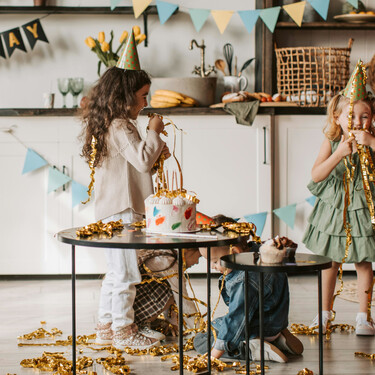 De los sándwiches de Nocilla a la zanahoria cruda: así están cambiando (poco a poco) las mesas de los cumpleaños infantiles