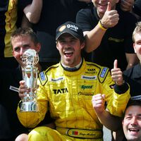 El loco podio de Tiago Monteiro, la única cara feliz en el día más triste de la historia reciente de la Fórmula 1 