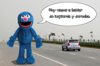 Oye, o circulas por la derecha o viene el poli troll que te empuja a ese carril en este vídeo