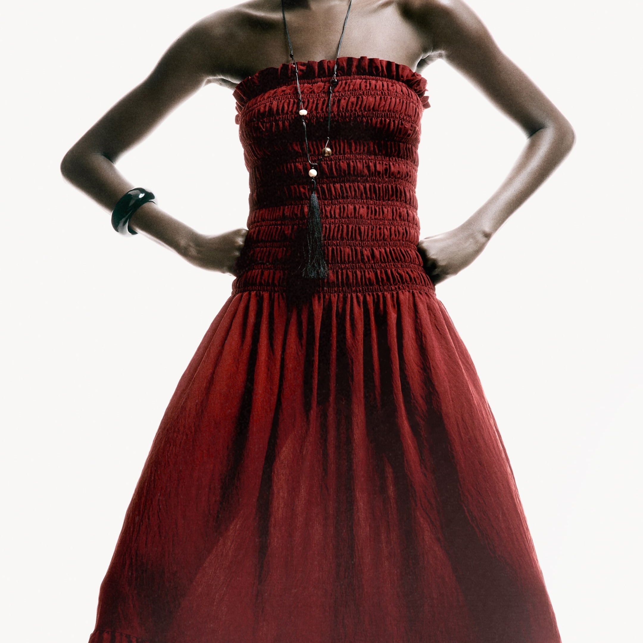 Vestido bandeau con cuerpo nido de abeja

