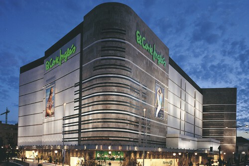 El Corte Inglés empieza a vaciar su outlet de ropa deportiva con descuentos de hasta el 60% y precios desde 7 euros 